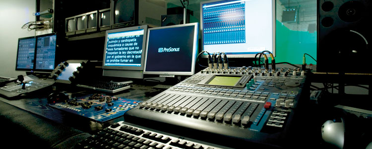 Sala de control del plató de televisión de Plató Virtual.